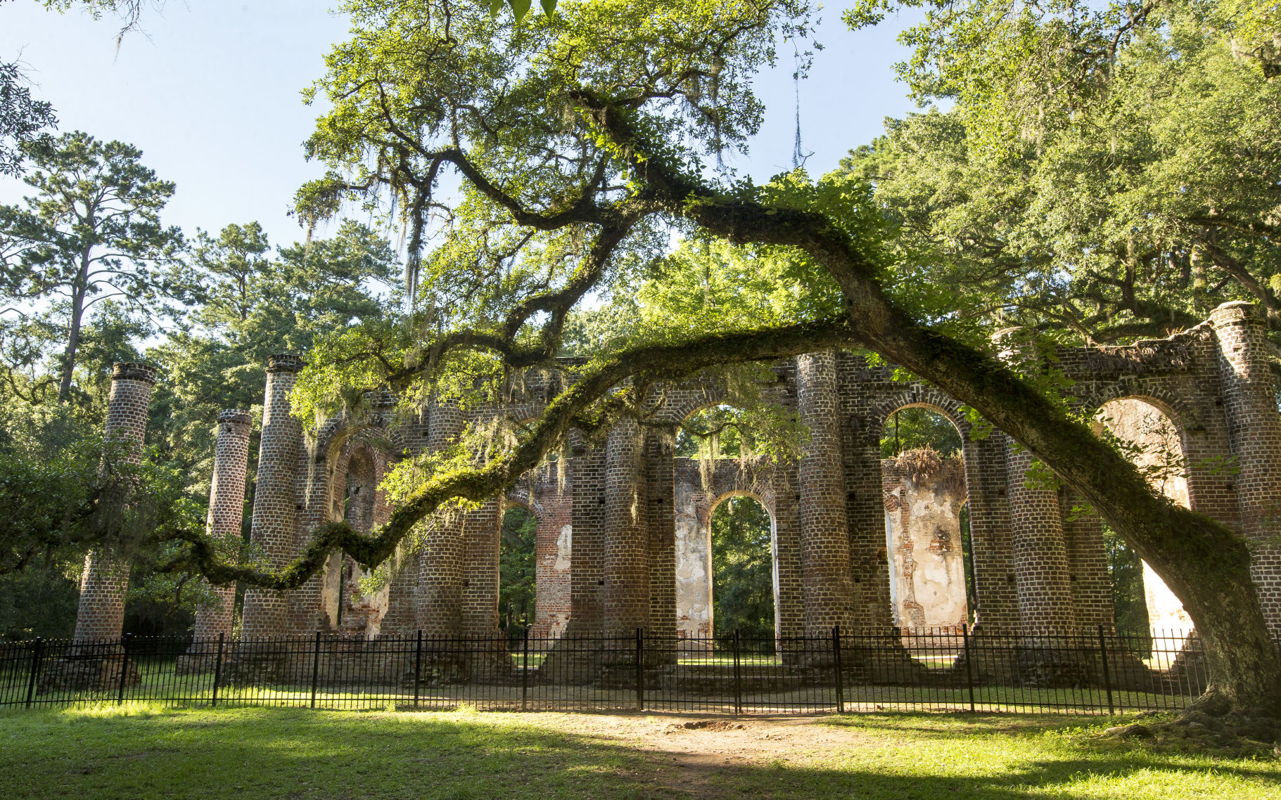 ruinas de la antigua iglesia de Sheldon (copia)